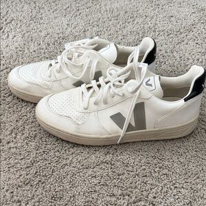 Veja White Low-Top Sneakers with Gray V Men’s Size 10, Great Condition!